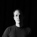 Max Arlott als Security Guard