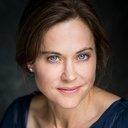 Greer Robson als Georgie Shaw