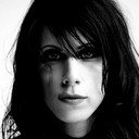 Shannon Adams als Maude