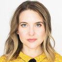 Cara Loften als Priya