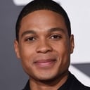 Ray Fisher als Darrian Bloodaxe