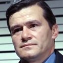 Jacques Léonard als Le truand aux billets d'avion (uncredited)