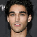 Josh Heuston als Zeus Pretty Boy