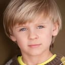 Hudson West als Little Evan