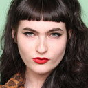 Ivy Wolk als Crystal