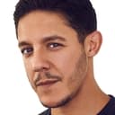 Theo Rossi als Officer Dominic Reyes