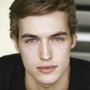 Trevor Stines als Brett