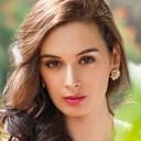 Evelyn Sharma als Lara Handa