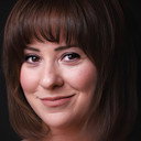 Zeynep Ülsezer als Helper