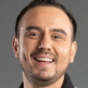 César Campos als Self - Host