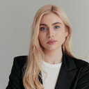 Grace Wethor als Viv