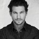 Adam Senn als Dr. Knight