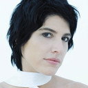 Danni Carlos als Justine
