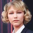 Grace VanderWaal als Susan "Stargirl" Caraway