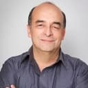 Álvaro Bayona als Pastor Fernando Gaitán