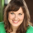 Kelsie Huff als Emcee