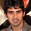 Sammir Dattani als Arjun Devanayagam