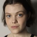 Georgie Henley als Beth Anderson