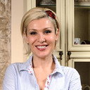 Gala als Host - Herself