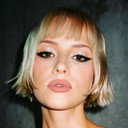 Angèle als Special Guest / Six Women Member