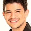 Rayver Cruz als Charlie Dacanay