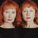 Monette Malroux als La femme café #2 (Tour Eiffel)