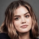 Lucy Hale als Effie Kaligaris