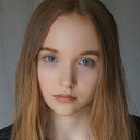Maisie Merlock als Young Brooke
