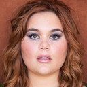 Shelby Mayes als Cora Brenner