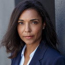 Lyindaa Russell als Roberta