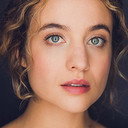 Stella Baker als Sarah Cooper