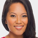 Tira Akina als Lū'au Employee