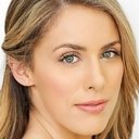 Sami Nye als Serena Doyle