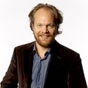 Jon Niklas Rønning als Host