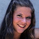 Connie Needham als Elizabeth Bradford