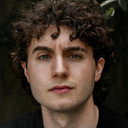 Steven Christou als Clayton
