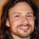 Jason Marsden als Young Man / Bartender (segment "Jonah Hex") (voice)