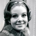 Anna Calder-Marshall als Dora