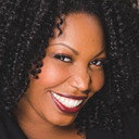 Aurelia Williams als Emcee