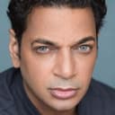 Christopher Logan als Ameet 'Shiv' Anand