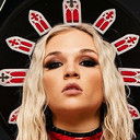 Julia Hart als Julia Hart