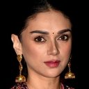 Aditi Rao Hydari als Young Sardar / Rupinder Kaur
