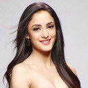 Kanikka Kapur als Chhaya