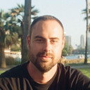 Sam Baron als Sam