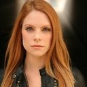 Abbi Butler als Ember Rockwell