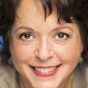 Gina Ferrall als Chorus