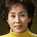 이경진 als Joon-soo's Mother