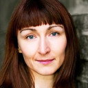 Carys Lewis als Nurse