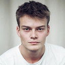 Arthur Beaudoire als Le garçon qui donne la réplique à Stella