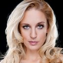 Lilian Klebow als Evelyn Zickler